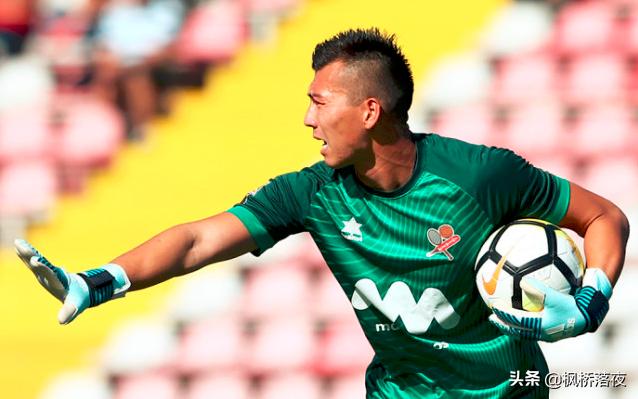 他不再仅仅 他不再仅仅